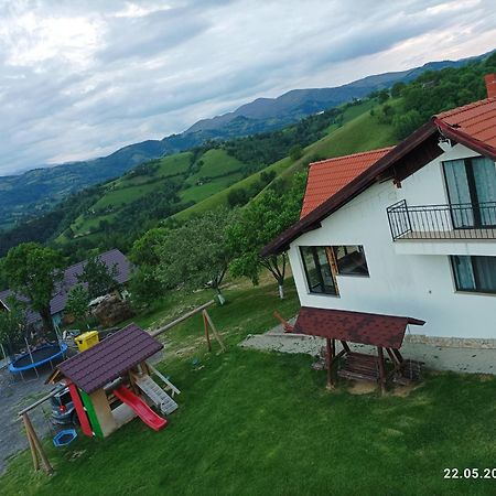 Casa Din Livada, Poiana Marului, Brasov Villa Bagian luar foto